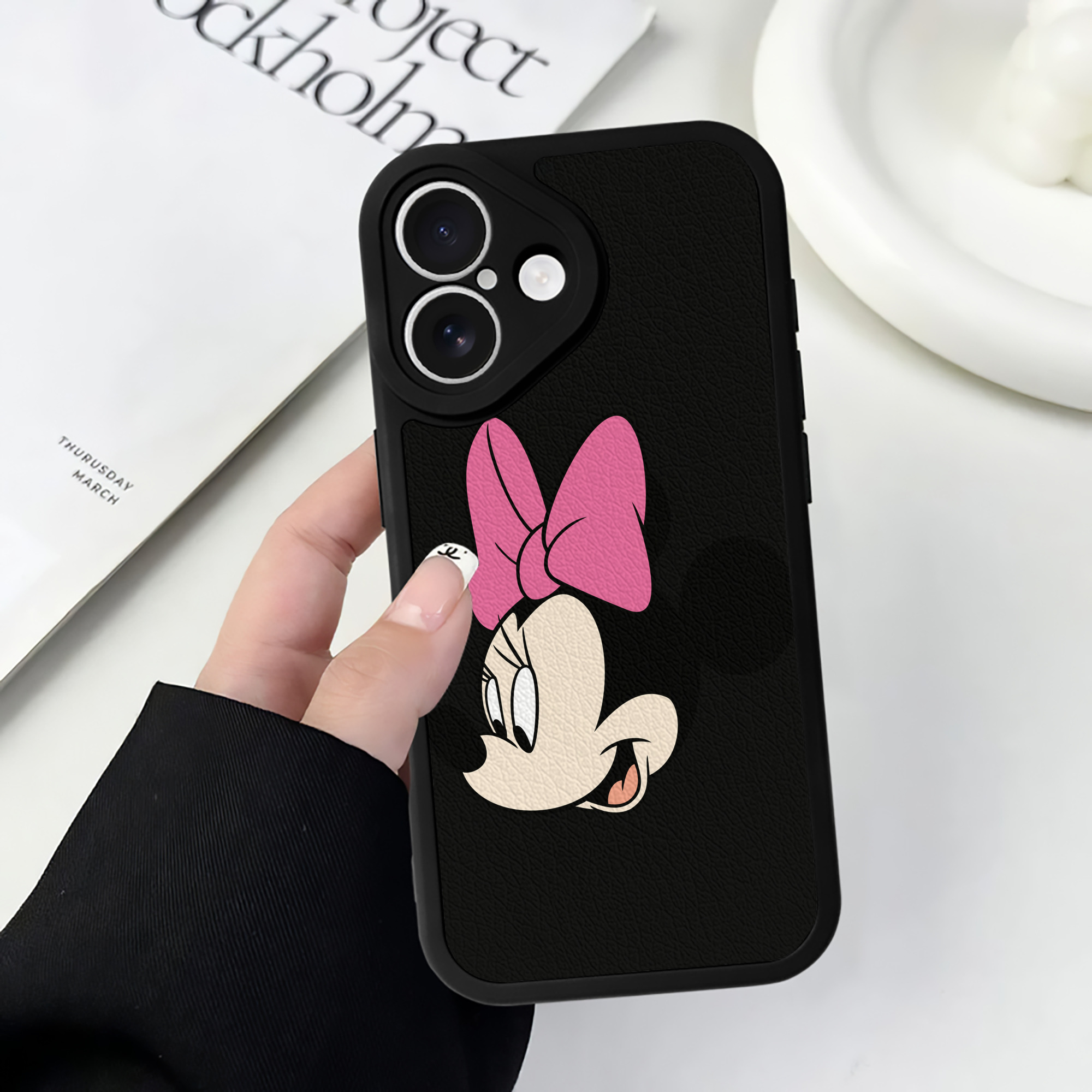 （画像用） ミッキーマウス Mickey Mouse 【iPhone 16シリーズ対応】シリコンスマホケース（レザー調） 材質：シリコン